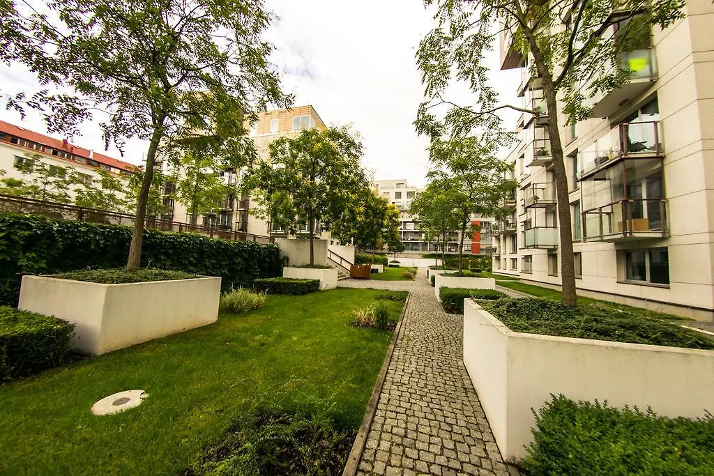 Apartment Korunni Dvur, 2 Free Parkings Prague