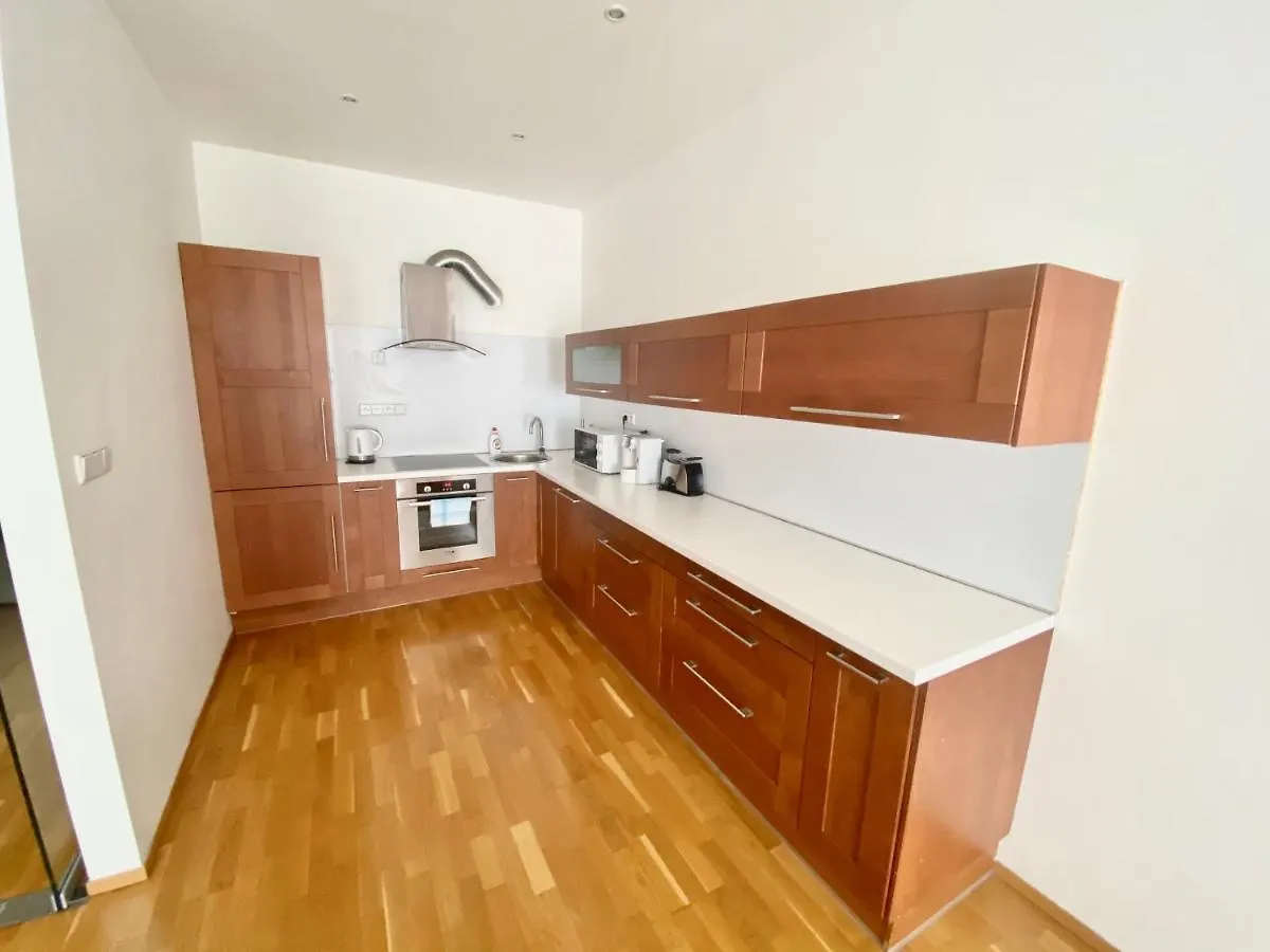 Apartment Korunni Dvur, 2 Free Parkings Prague