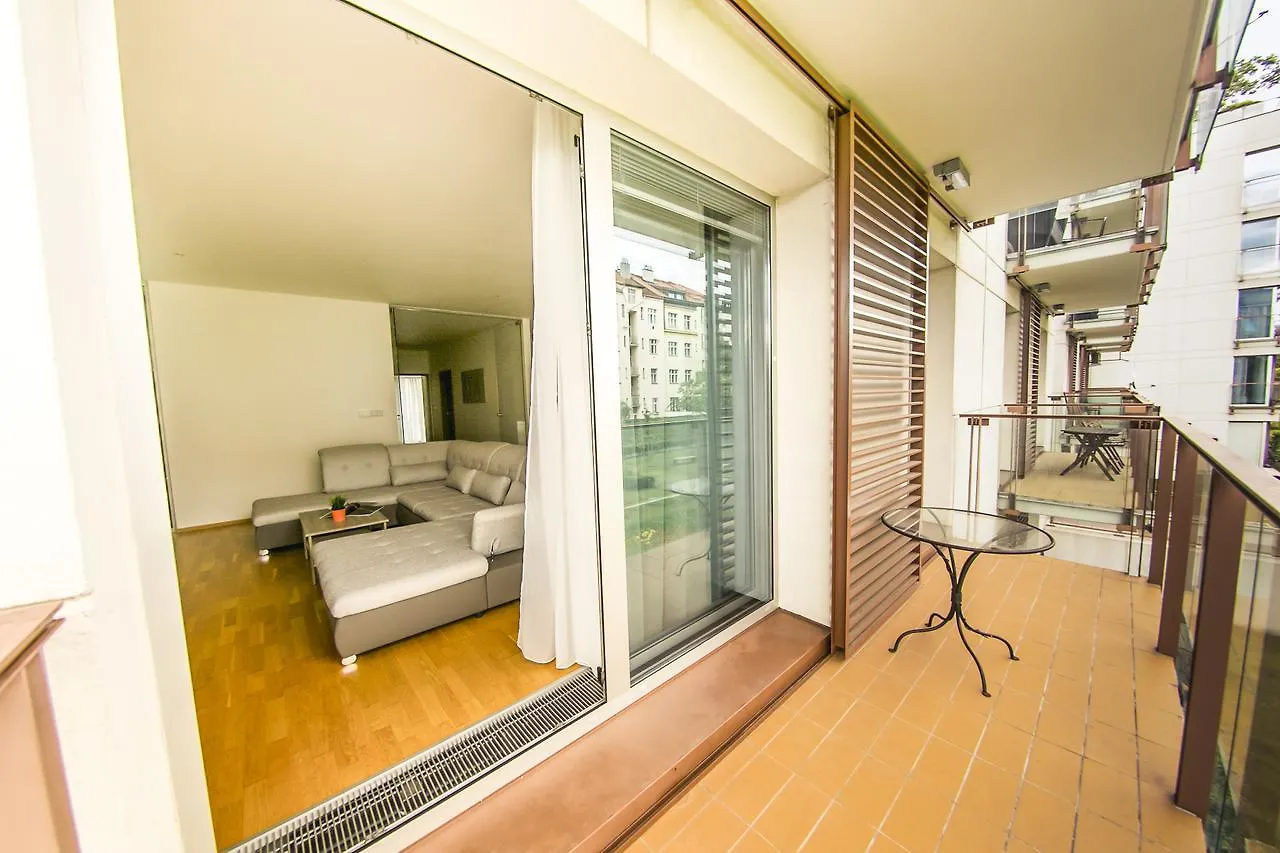 Apartment Korunni Dvur, 2 Free Parkings Prague