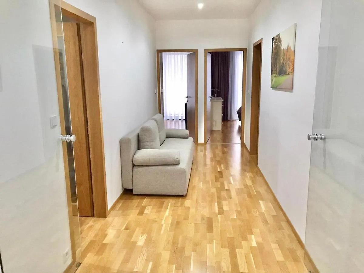 Apartment Korunni Dvur, 2 Free Parkings Prague
