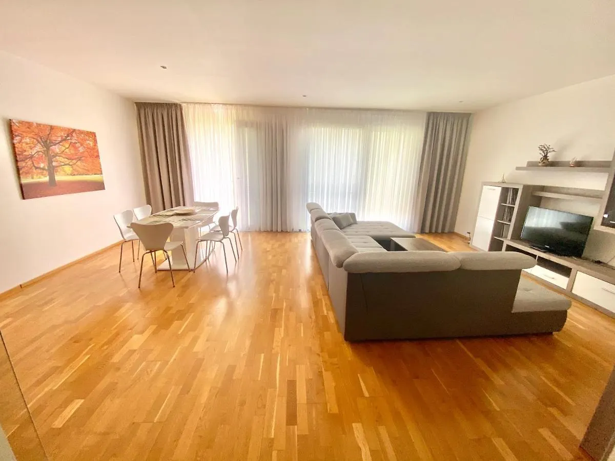 Apartment Korunni Dvur, 2 Free Parkings Prague Czech Republic