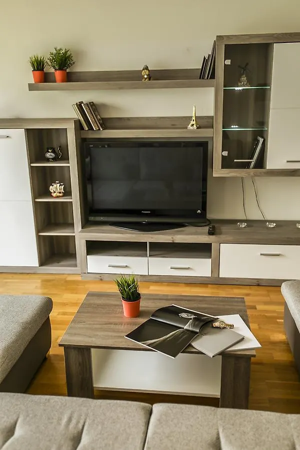 Apartment Korunni Dvur 130M2, 2 Free Parkings Prague