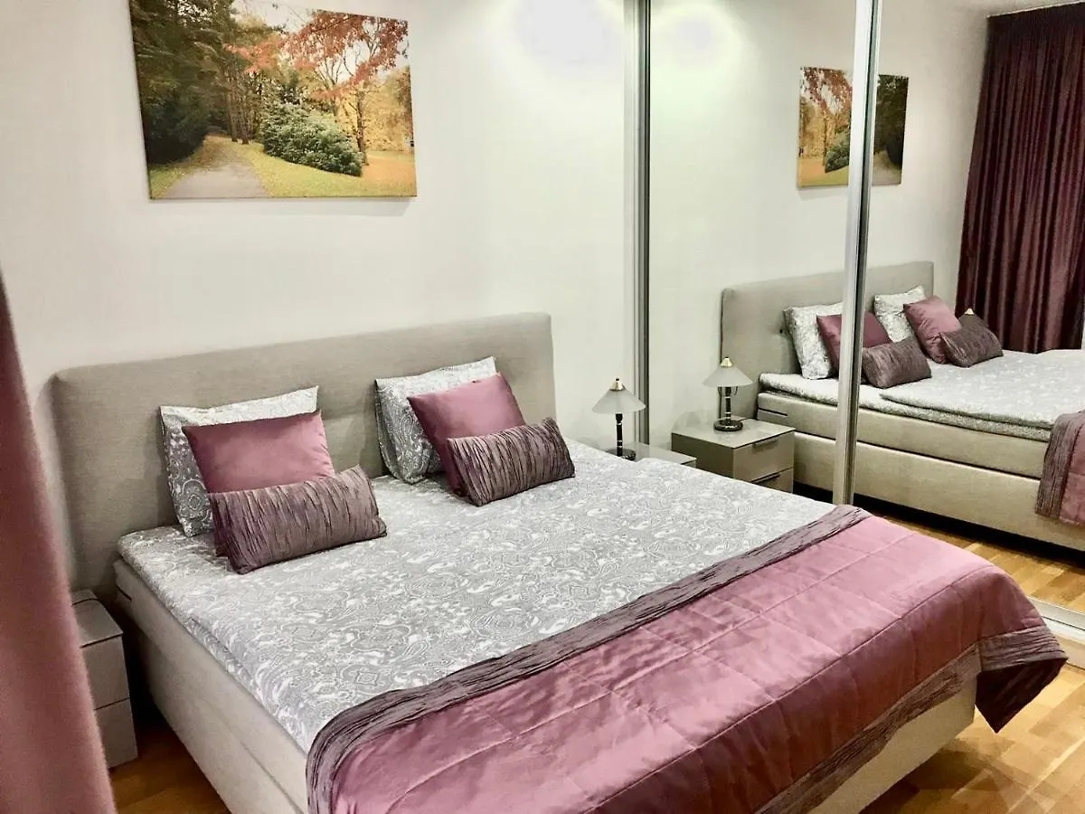 Apartment Korunni Dvur 130M2, 2 Free Parkings Prague